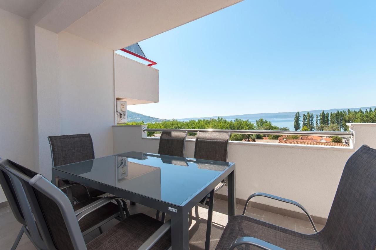 Apartman Mira- Omis Exterior photo