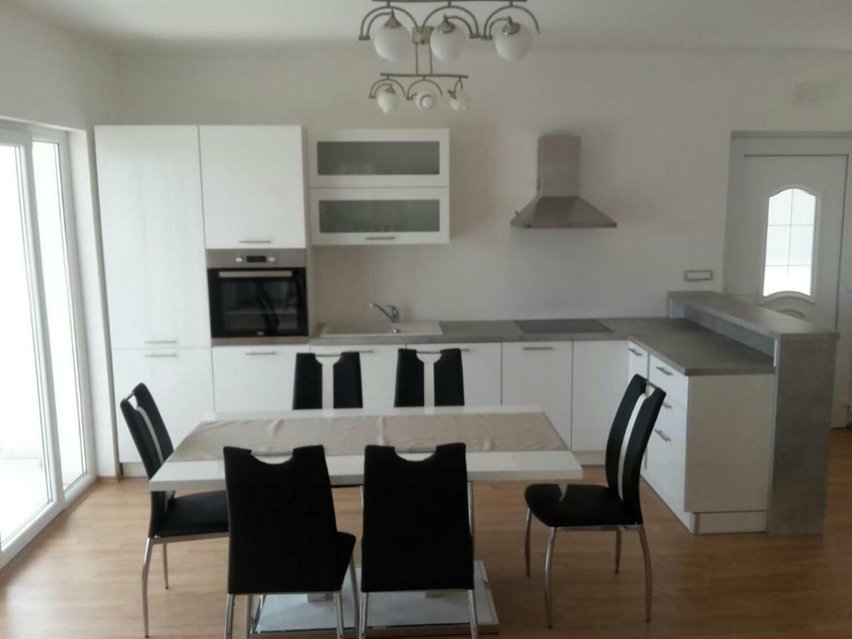 Apartman Mira- Omis Exterior photo