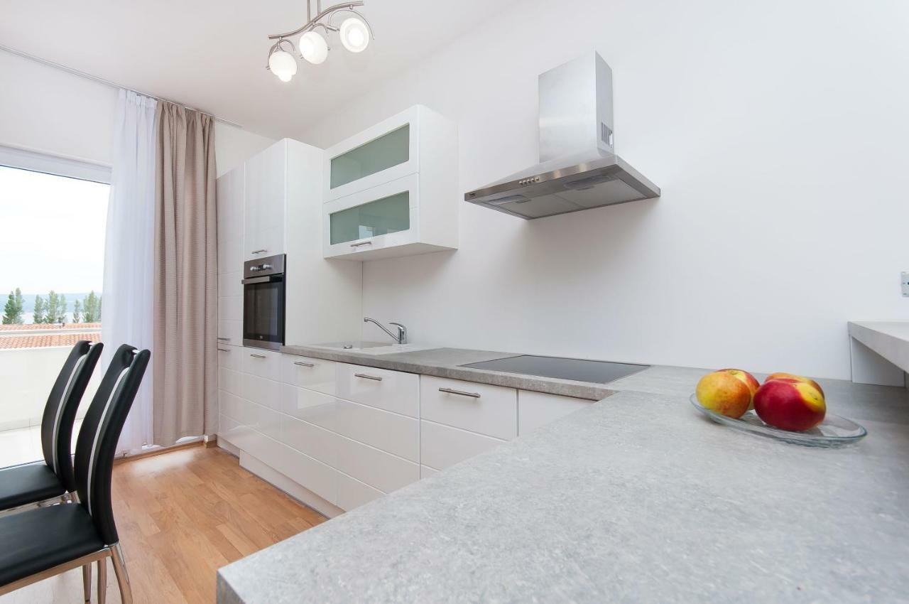 Apartman Mira- Omis Exterior photo